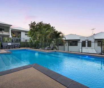 Top-Floor Living with Leafy Views - Photo 6