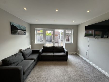 Bedale Avenue, Osbaldwick - P1792 - Photo 4