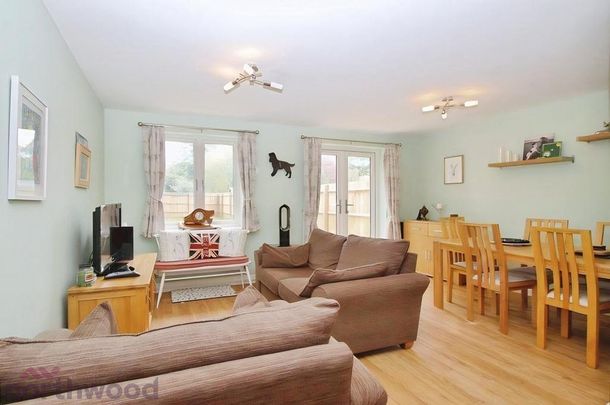 3 bedroom end of terrace house to rent - Photo 1