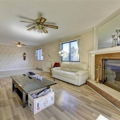 AVAILABLE NOW! 3 bed, 2 bath in the heart of Kelowna! - Photo 4