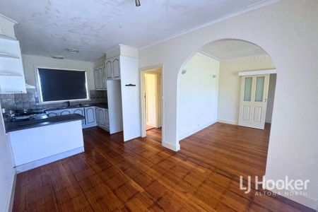 Spacious Family Home in a Prime Location - Photo 3