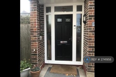 1 bedroom in a house share to rent - Photo 5