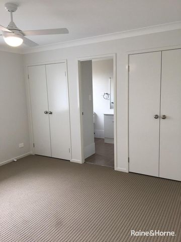 MODERN & SPACIOUS FAMILY HOME - Photo 5