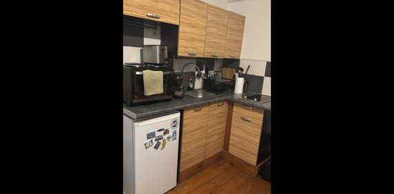 Studio Flat, Stoke Newington High Street, N16 - Photo 2