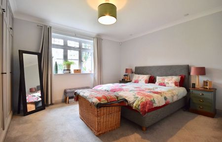 Harriotts Drive, Ashtead, Surrey, KT21 2AA - Photo 4