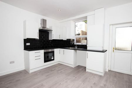 3 bedroom end of terrace house to rent - Photo 3