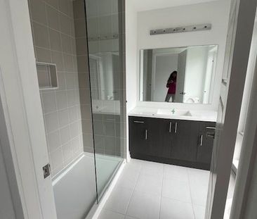 For Lease - 764 Heathrow Path, Oshawa, Ontario - Photo 4