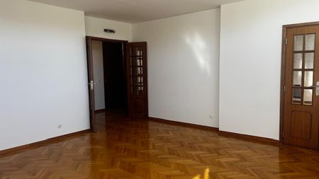 Apartamento T2 para arrendamento sem móveis no Bairro do Rosário - Photo 5