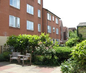 1 bedroom retirement property to rent - Photo 6