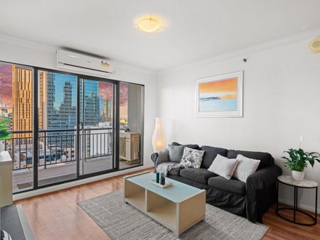CBD Apartment with Stunning Views - Photo 4
