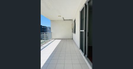 Modern Two Bedrooms Apartment Plus Study in the centre of Prime Location - Photo 4