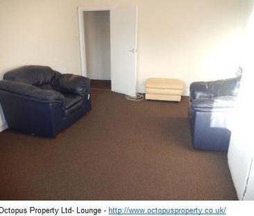 3 bedroom flat to rent - Photo 2