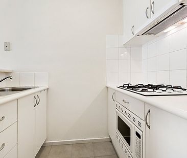 Conveniently Located Apartment Living - Photo 6