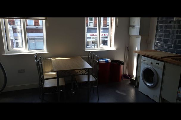 Room in a Shared House, Cricklewood Broadway, NW2 - Photo 1