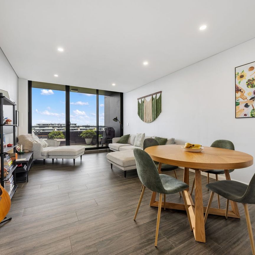 Furnished or Unfurnished Light-filled apartment with park outlooks & resort facilities - Photo 1