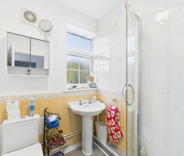 4 bedroom semi-detached house to rent - Photo 5