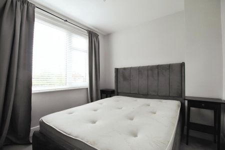 3 bedroom semi-detached house to rent - Photo 4