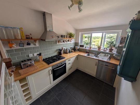 3 bedroom semi-detached house to rent - Photo 1
