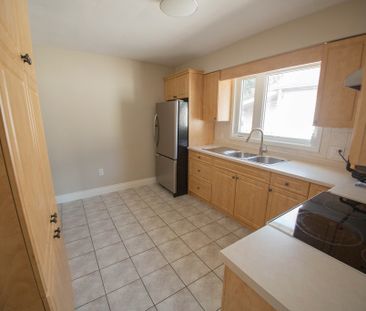 **RENOVATED MAIN UNIT FOR RENT IN ST. CATHARINES!** - Photo 6