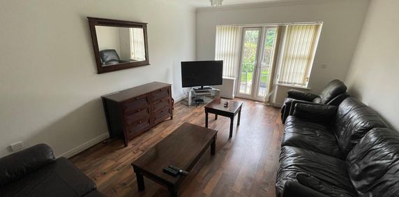 1 bedroom in a house share to rent - Photo 2