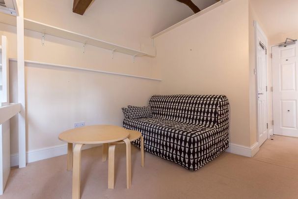 Studio to rent - Photo 1