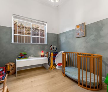 Character, Charm & Contemporary Comfort! - Photo 4