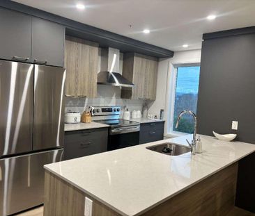 ✨ 3 ½ moderne, dernier étage, très lumineux – Wi-Fi & stationnement... - Photo 2