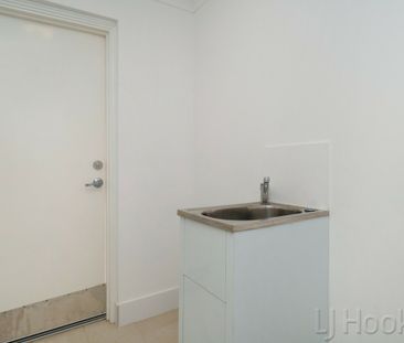 Charming Family Home - Photo 3