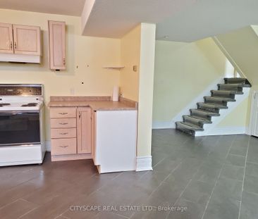 Detached Home For Lease | S8040678 - Photo 1