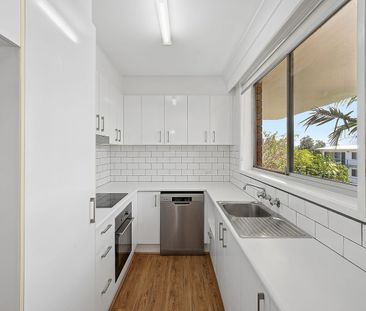 Tastefully refurbished, at popular Flynns Beach - Photo 2