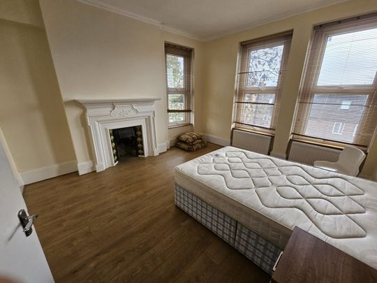3 Bed Flat, Muswell Hill Road, N10 - Photo 1