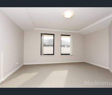 MODERN SPACIOUS LIVING, AIR CONDITIONING & DOUBLE LOCK UP GARAGE - Photo 5