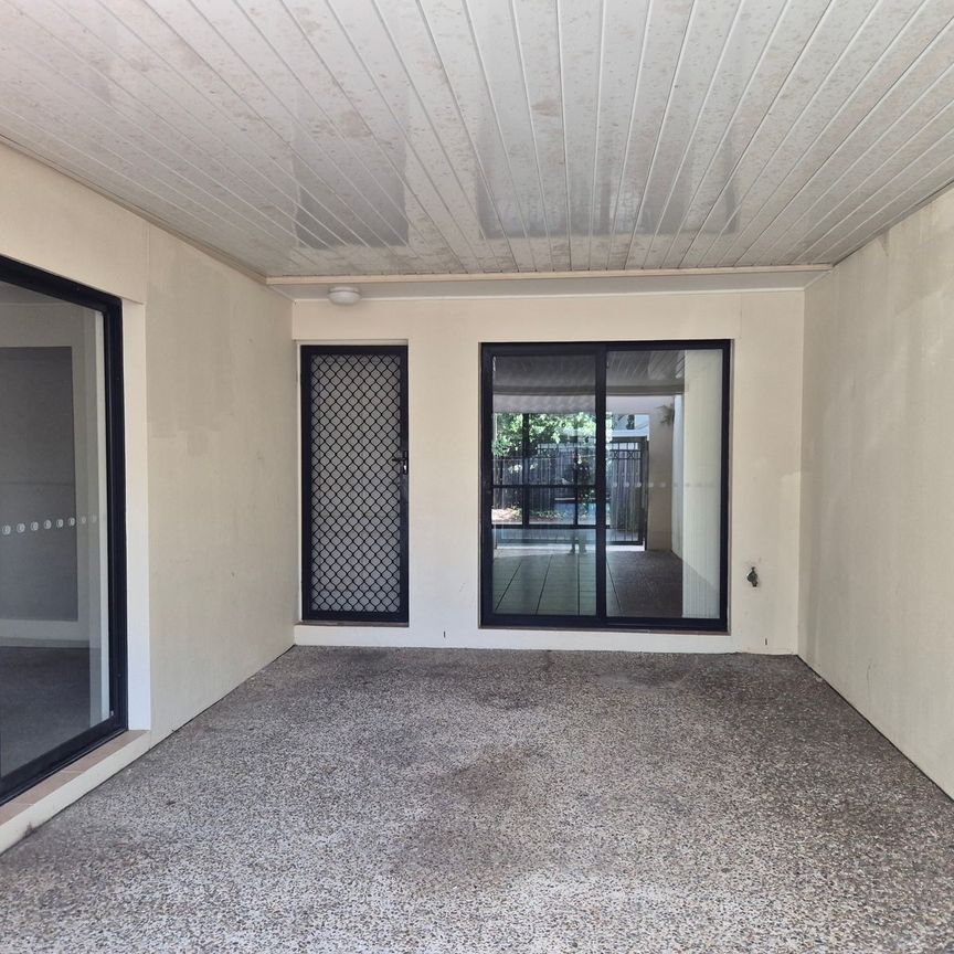 RENOVATED THREE BEDROOM TOWNHOUSE IN GATED COMPLEX WITH POOL LOCATED IN UPPER COOMERA - Photo 1