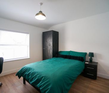 6 bedroom terraced house to rent - Photo 5