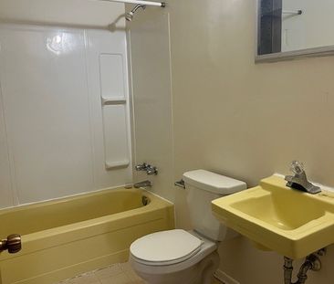1 BED/1 BATH - 602 HOPKINS ST - Available DEC 15TH *December Rent S... - Photo 4