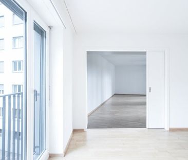 Apartment with a unique floor plan and a view of the old town - Photo 4