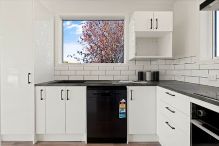 Modern in Mosgiel! - Photo 5