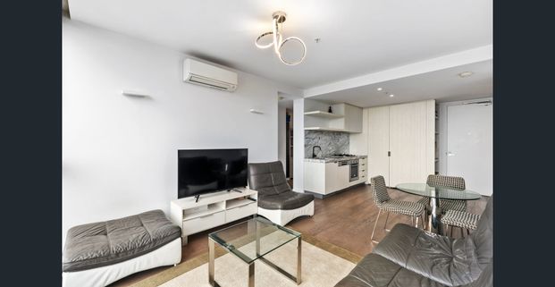 Live in style in the iconic North building - Photo 1