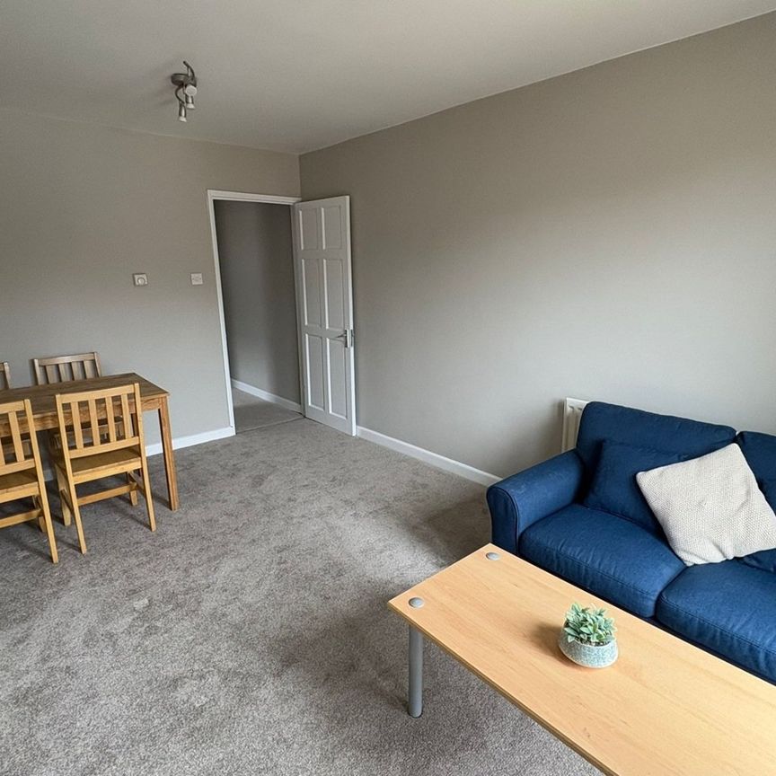2 Bed Flat, Lynmouth Road, RG1 - Photo 1