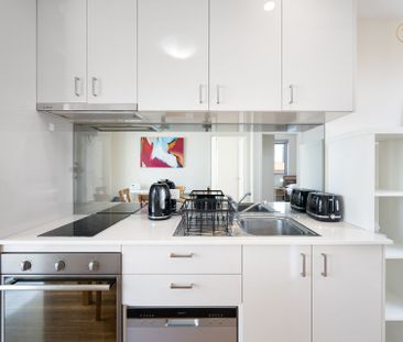 Great Size Two Bedroom Apartment @ $750 Per Week - Photo 5