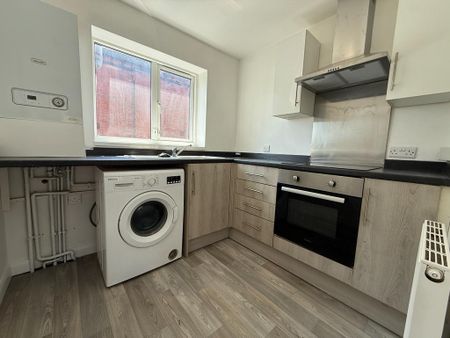1 bedroom flat to rent - Photo 2