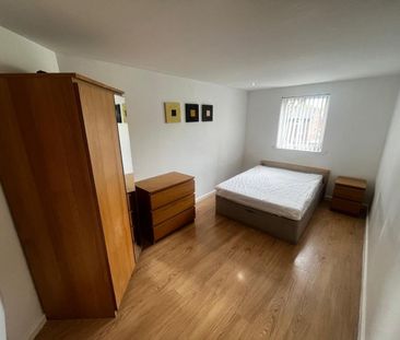 Walker House, 6 Elmira Way, Salford - Photo 6