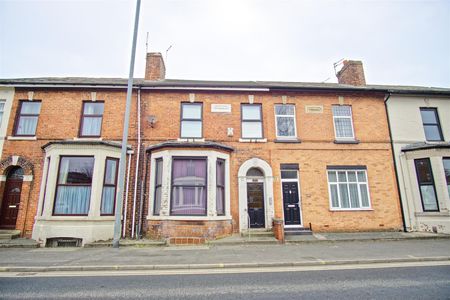 1-Bed Flat to Let on Blackpool Road, Preston - Photo 3