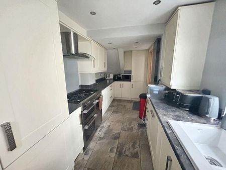 4 bedroom terraced house to rent - Photo 4