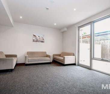 Student living in the heart of Windsor - Photo 2