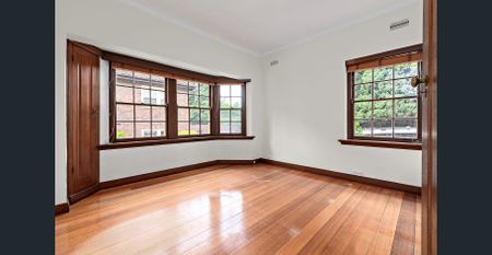 North Facing Ground Floor 1930's Apartment - Gas & Hot Water included in the rental price! - Photo 3