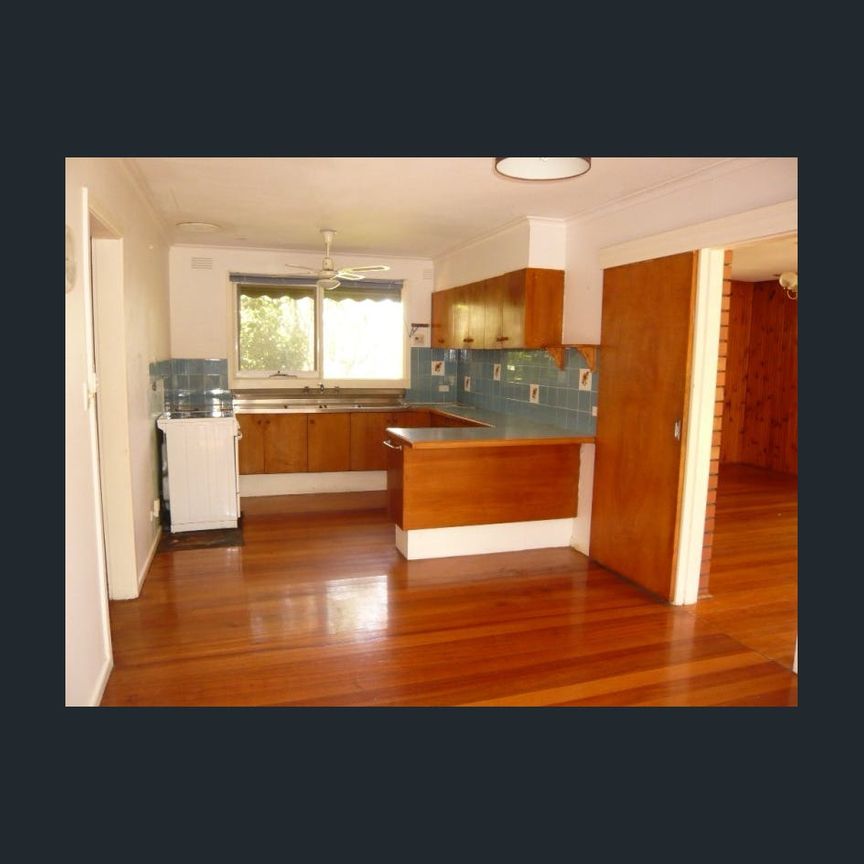 Convenient family home in the heart of Burwood - Photo 1