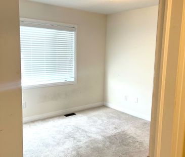 For Lease - 8 Bedford Estates Crescent, Barrie, Ontario - Photo 4