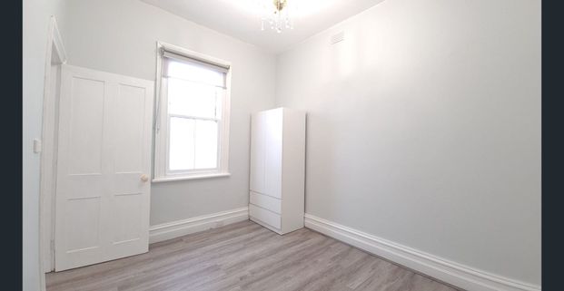 Step Into Style – Where Comfort Meets Convenience - Photo 1