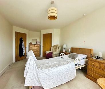 Kings Place, Fleet, Hampshire, GU51 - Photo 5